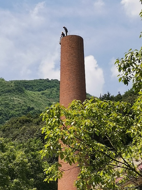 呼和浩特煙囪拆除:行業(yè)領先,技術與經(jīng)驗的雙重考量